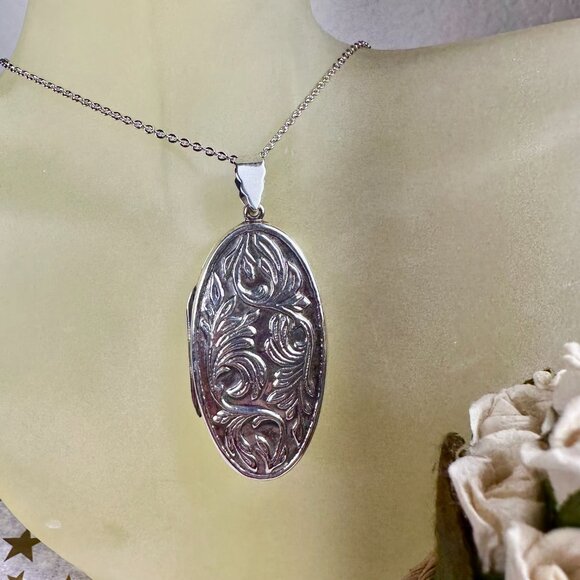 NEW Real Silver (not plated) Locket on a Silver Tone Chain - Picture 1 of 4